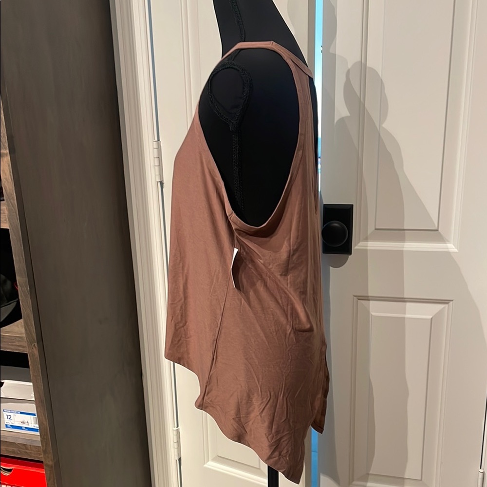 Old Navy Active Cloud Soft Pink Asymmetrical Sleeveless Tank Top (A) - Picture 2 of 5